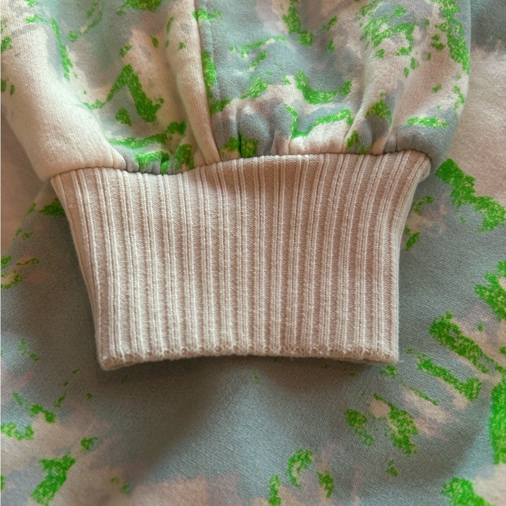 Making the cut brand. Sweatshirt with a hood. Size small. - Picture 3 of 7